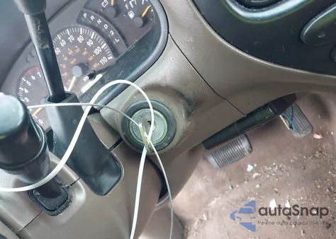 2001 Toyota Tundra Sr5 V8 z USA, uszkodzony, nr VIN 5TBBT44111S167971